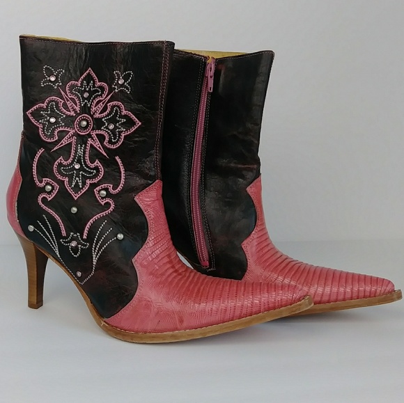 Camila Shoes - Camila | Pink  Embroidered Leather Cowgirl Boots